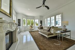 Very Luxurious Seaside Villa With Private Pool