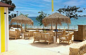 Very Luxurious Seaside Villa With Private Pool