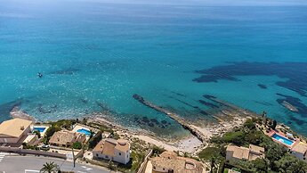 Very Luxurious Seaside Villa With Private Pool