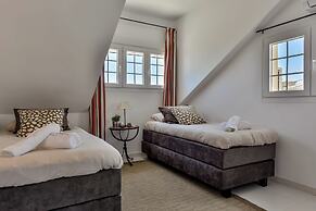 Very Luxurious Seaside Villa With Private Pool