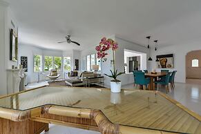 Very Luxurious Seaside Villa With Private Pool