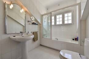 Very Luxurious Seaside Villa With Private Pool