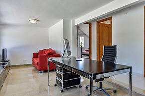 Very Luxurious Seaside Villa With Private Pool