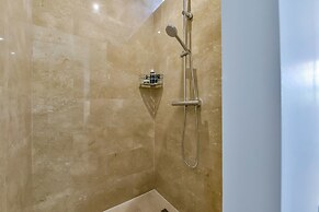 Very Luxurious Seaside Villa With Private Pool