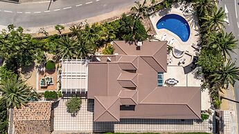 Very Luxurious Seaside Villa With Private Pool