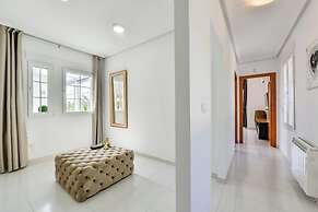 Very Luxurious Seaside Villa With Private Pool