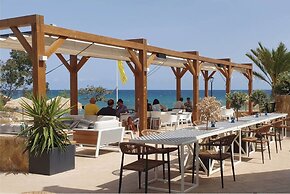 Very Luxurious Seaside Villa With Private Pool