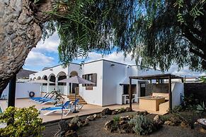 3 Bed Villa - Pool, Terrace, Bbq, Near Beach
