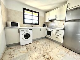 House - Sleeps 6 - Pool - Pet Friendly