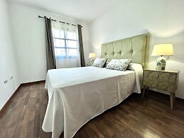 House - Sleeps 6 - Pool - Pet Friendly