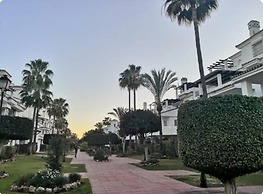 Beach Apartment - Sleeps 6, Pool & Private Terrace