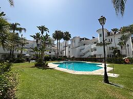 Beach Apartment - Sleeps 6, Pool & Private Terrace