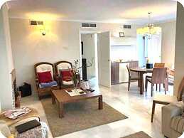 Beach Apartment - Sleeps 6, Pool & Private Terrace