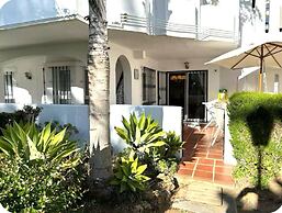 Beach Apartment - Sleeps 6, Pool & Private Terrace