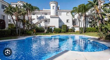 Beach Apartment - Sleeps 6, Pool & Private Terrace