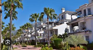 Beach Apartment - Sleeps 6, Pool & Private Terrace