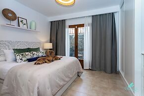 Inviting 4-bed Villa in Playa Blanca