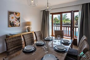 Inviting 4-bed Villa in Playa Blanca