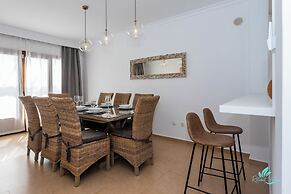 Inviting 4-bed Villa in Playa Blanca