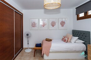 Inviting 4-bed Villa in Playa Blanca