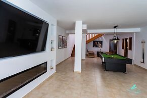Inviting 4-bed Villa in Playa Blanca
