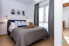 Inviting 4-bed Villa in Playa Blanca