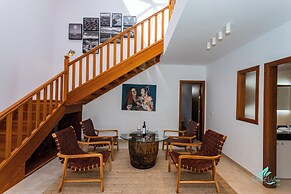 Inviting 4-bed Villa in Playa Blanca