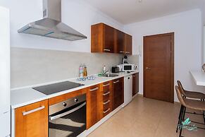 Inviting 4-bed Villa in Playa Blanca