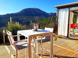 Stylish, Beautiful and Exotic Oleandro Glass Suite