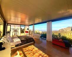 Stylish, Beautiful and Exotic Oleandro Glass Suite