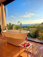 Stylish, Beautiful and Exotic Oleandro Glass Suite