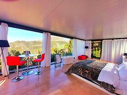 Stylish, Beautiful and Exotic Oleandro Glass Suite