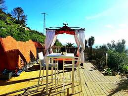 Stylish, Beautiful and Exotic Oleandro Glass Suite