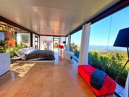 Stylish, Beautiful and Exotic Oleandro Glass Suite