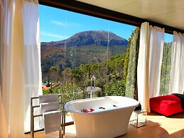 Stylish, Beautiful and Exotic Oleandro Glass Suite