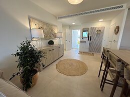 Impeccable 2-bed Apartment in Camarate Hills