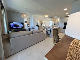 Impeccable 2-bed Apartment in Camarate Hills