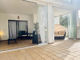 Stunning 2-bed Apartment in Marina de le Duquesa