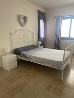 Stunning 2-bed Apartment in Marina de le Duquesa