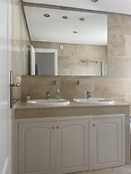 Stunning 2-bed Apartment in Marina de le Duquesa