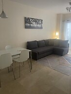 Stunning 2-bed Apartment in Marina de le Duquesa