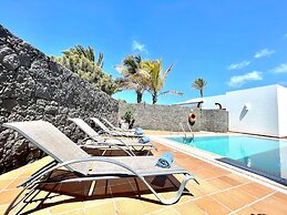 Beautiful 5-bed Villa in Playa Blanca