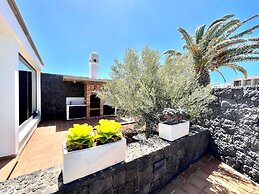 Beautiful 5-bed Villa in Playa Blanca