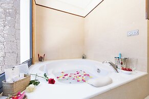 Villa Sleeps 6 With Pool Private & Sauna