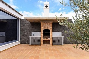 Beautiful 5-bed Villa in Playa Blanca