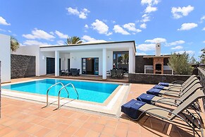 Beautiful 5-bed Villa in Playa Blanca