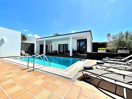 Beautiful 5-bed Villa in Playa Blanca