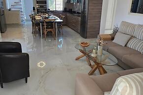 3-bed Villa Sleeps 8 With Private Pool
