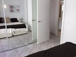 Near Beach 2-bed Apartment in Centrum Fuengirola