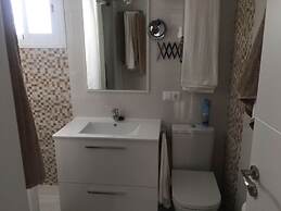 Near Beach 2-bed Apartment in Centrum Fuengirola